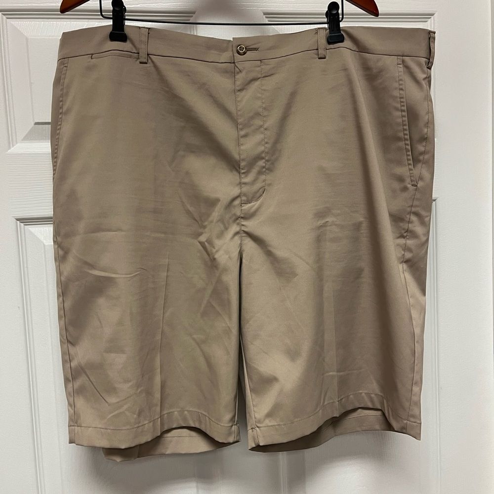 Roundtree & Yorke Tan Flat Front Performance Shorts sz 44 B